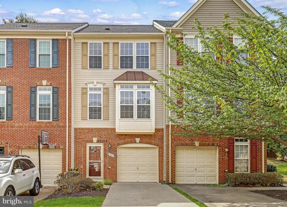 13011 Cordelia Ct in Woodbridge, VA - Foto de edificio