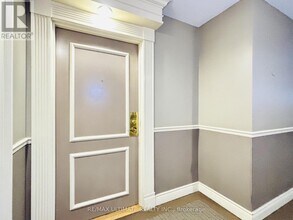 135 Pond Dr in Markham, ON - Building Photo - Building Photo