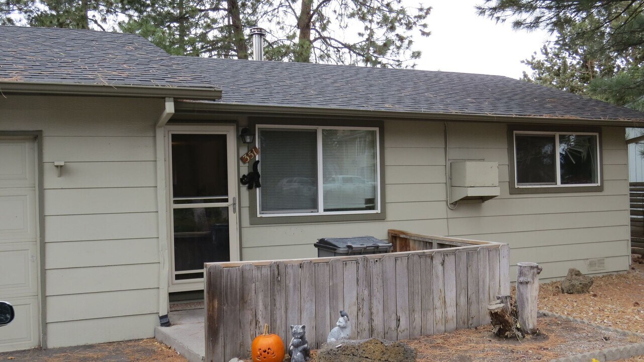 351 SE Wildcat Dr in Bend, OR - Building Photo