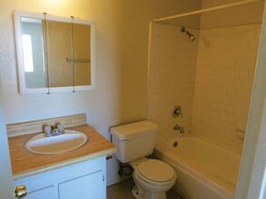 L Street Apartments in San Diego, CA - Foto de edificio - Building Photo