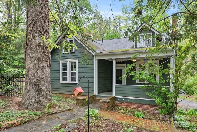 property at 1 Ridgefield Pl