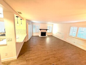 2805 Unicornio St in Carlsbad, CA - Foto de edificio - Building Photo