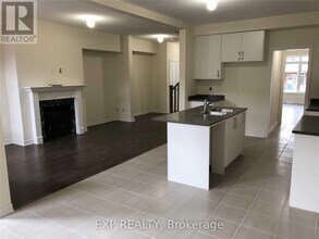 31 Walter Proctor Rd in East Gwillimbury, ON - Building Photo - Building Photo