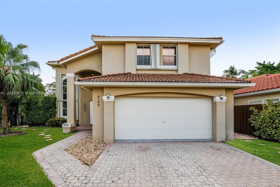 9390 SW 163rd Pl in Miami, FL - Building Photo