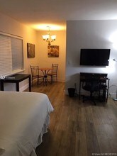 125 Edgewater Dr-Unit -7 in Coral Gables, FL - Building Photo - Building Photo