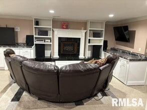 5214 Heatherstone Ct in Bettendorf, IA - Building Photo - Building Photo