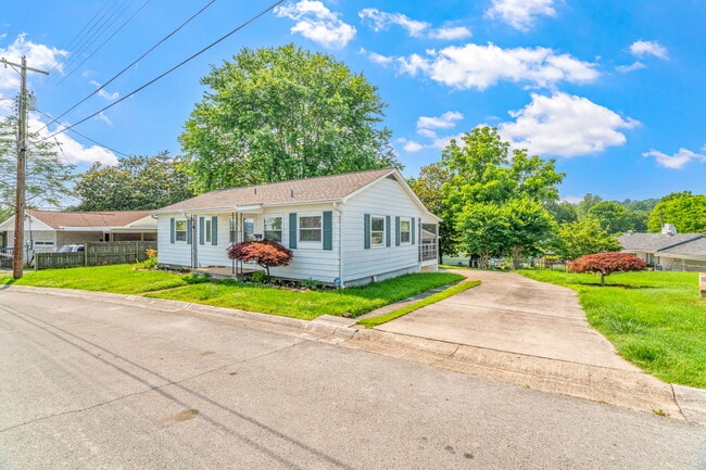 property at 102 Victoria Rd