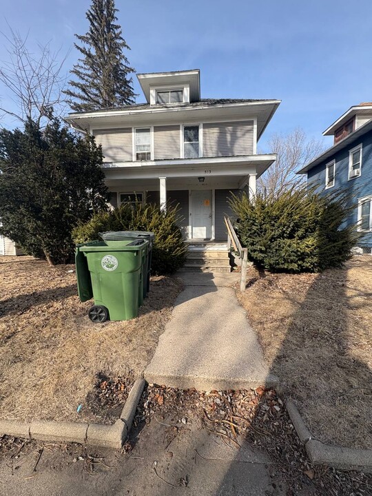 513 Courtland St in Waterloo, IA - Building Photo