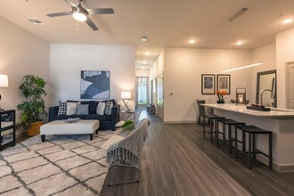 The Luxe at Cedar Hill 55+ Active Adult in Cedar Hill, TX - Foto de edificio - Building Photo