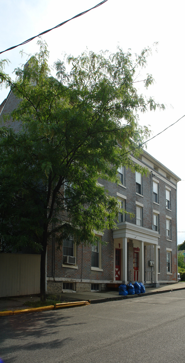 104 Union St in Hudson, NY - Building Photo - Building Photo