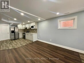 58 Clamerten Rd in Whitchurch-Stouffville, ON - Building Photo - Building Photo