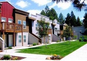 252 N Elm St in Sisters, OR - Building Photo