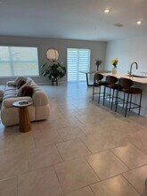 343 NE 23rd St in Cape Coral, FL - Foto de edificio - Building Photo