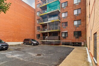 14034 34th Ave in Flushing, NY - Foto de edificio - Building Photo