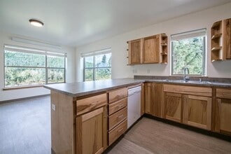 3039 Clinton Dr in Juneau, AK - Building Photo - Building Photo