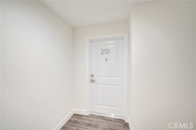14526 Hartland St-Unit -201 in Los Angeles, CA - Building Photo - Building Photo