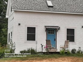 12 Summerhaven Rd in Manchester, ME - Building Photo