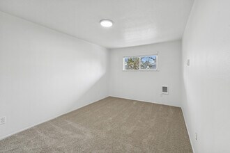 Alturas Cedar Hills in Beaverton, OR - Building Photo - Building Photo