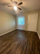 207 W Walworth St, Unit Apartment 26 in Elkhorn, WI - Building Photo - Building Photo