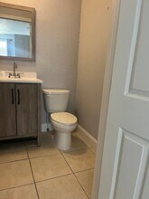 309 Avanda Ct, Unit 2 in Clearwater, FL - Foto de edificio - Building Photo