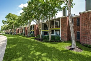 Patten East in Austin, TX - Building Photo