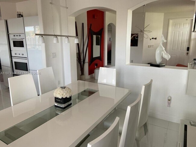 7586 NW 113th Path in Medley, FL - Building Photo - Building Photo