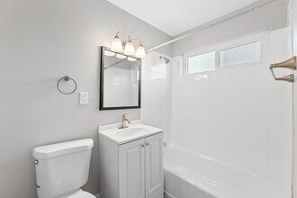 1495 Peterson Ave in Long Beach, CA - Foto de edificio - Building Photo