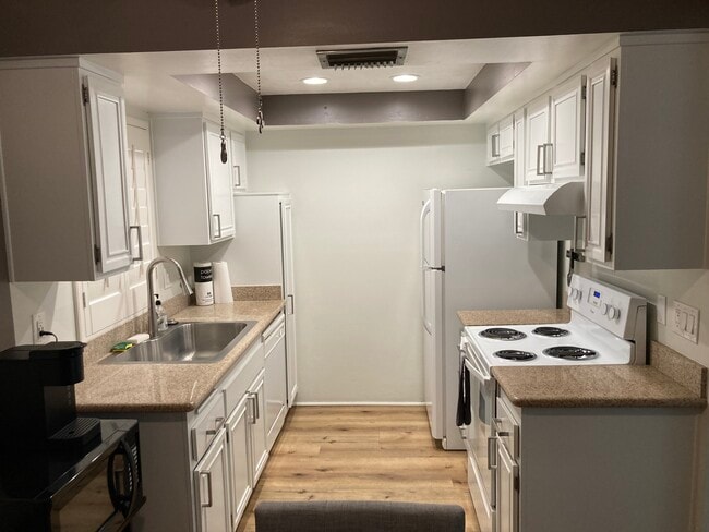 1407 N Sunrise Way, Unit 20 in Palm Springs, CA - Building Photo - Building Photo