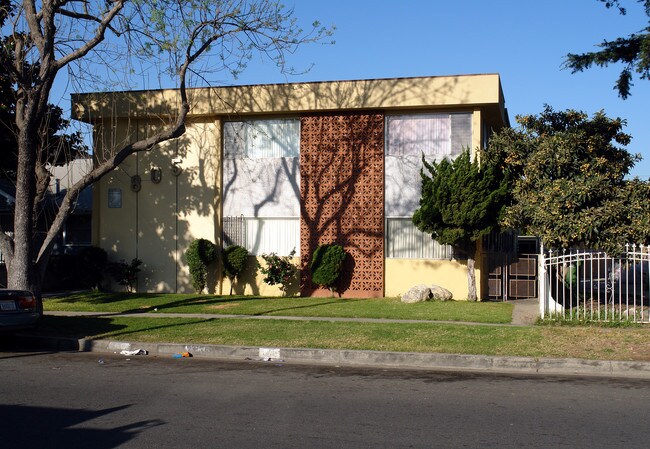 805 S Myrtle Ave in Inglewood, CA - Building Photo - Building Photo