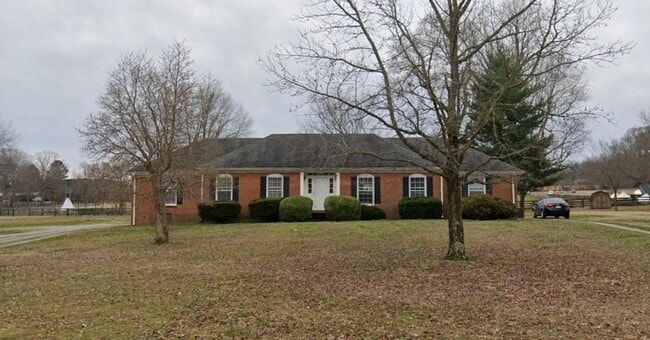 128 Cherokee Dock Rd in Lebanon, TN - Building Photo - Building Photo