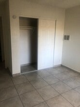 13988-14000 Foothill Blvd in Sylmar, CA - Foto de edificio - Building Photo