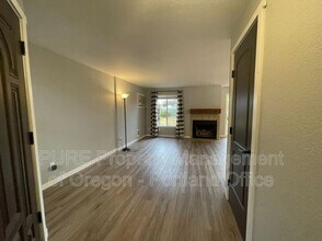 7254 SE Thiessen Rd in Milwaukie, OR - Building Photo - Building Photo