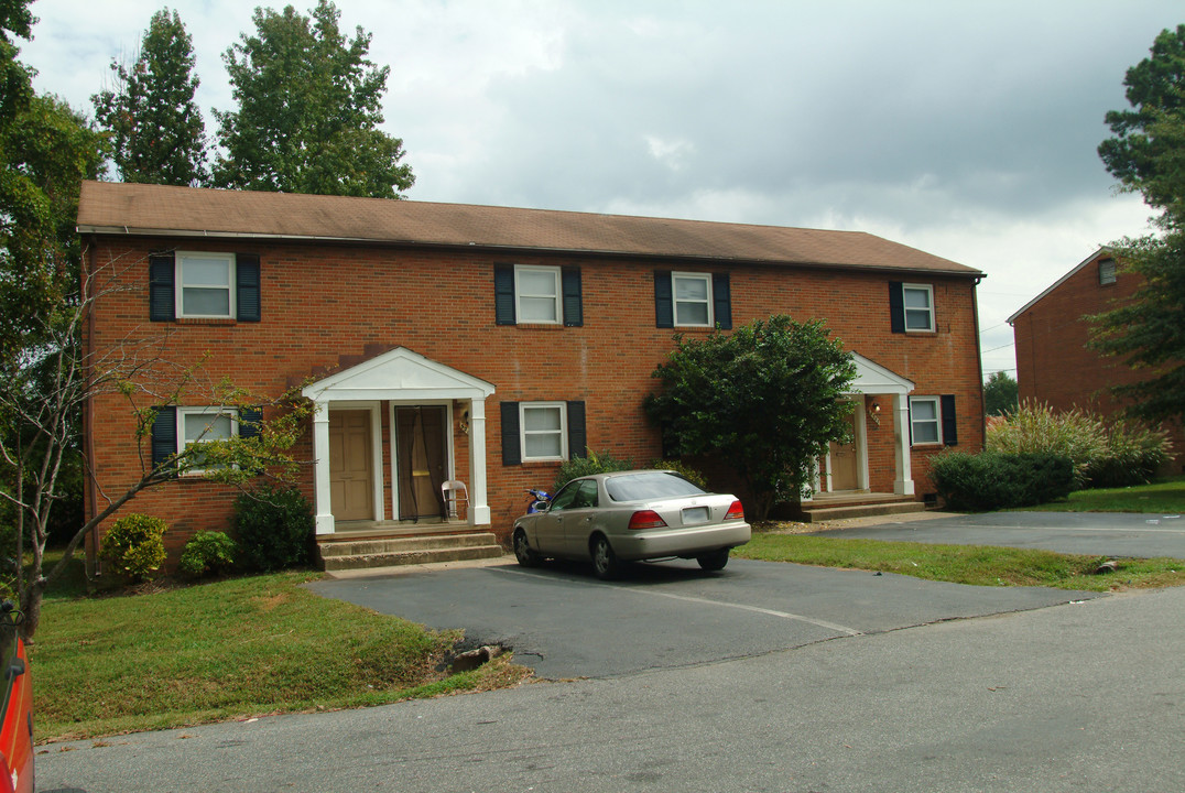 Collindale Apartments in Richmond, VA - Building Photo