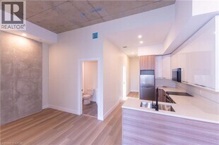 169 James St S in Hamilton, ON - Building Photo