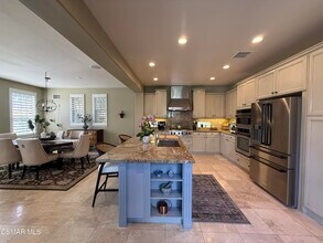 60 Via el Toro in Thousand Oaks, CA - Building Photo - Building Photo