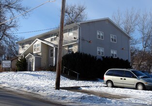 Cottonwood Apartments in Des Moines, IA - Foto de edificio - Building Photo