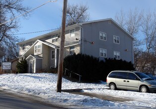 Cottonwood Apartments in Des Moines, IA - Building Photo - Building Photo