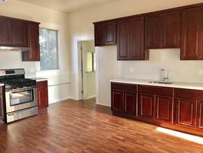 1707 Lincoln Ave in Alameda, CA - Building Photo - Building Photo