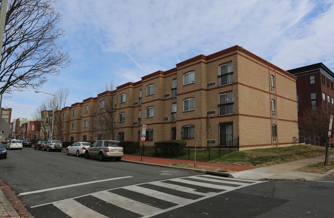 Casa Iris in Washington, DC - Building Photo