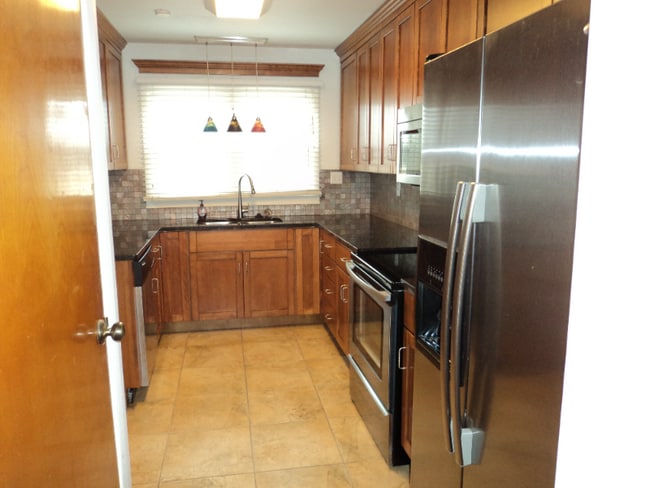 1601 W Broadway in Columbia, MO - Building Photo - Building Photo