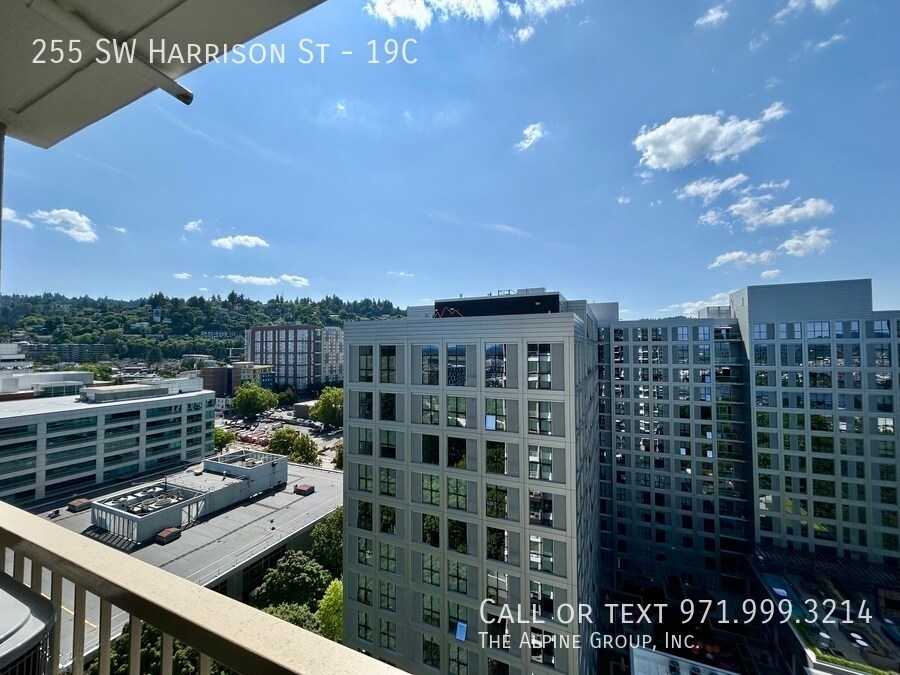 255 SW Harrison St in Portland, OR - Building Photo