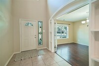 8315 Cardamon Ln in Baytown, TX - Foto de edificio - Building Photo