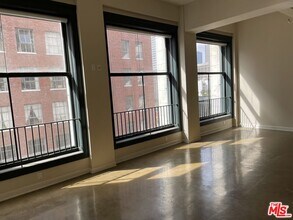 315 W 5th St in Los Angeles, CA - Building Photo - Building Photo