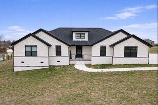 46 Caden Ln in London, KY - Building Photo