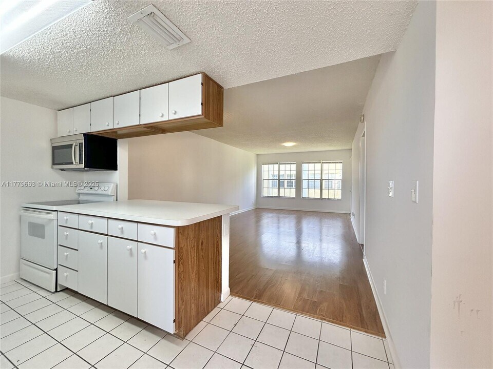 6331 La Costa Dr in Boca Raton, FL - Building Photo