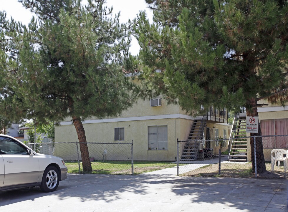 7236 Garden Dr in San Bernardino, CA - Foto de edificio