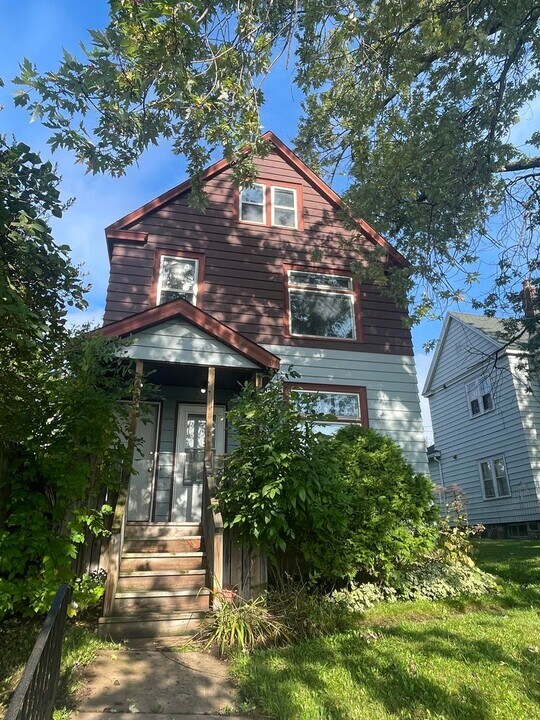 419 E 5th St in Duluth, MN - Building Photo