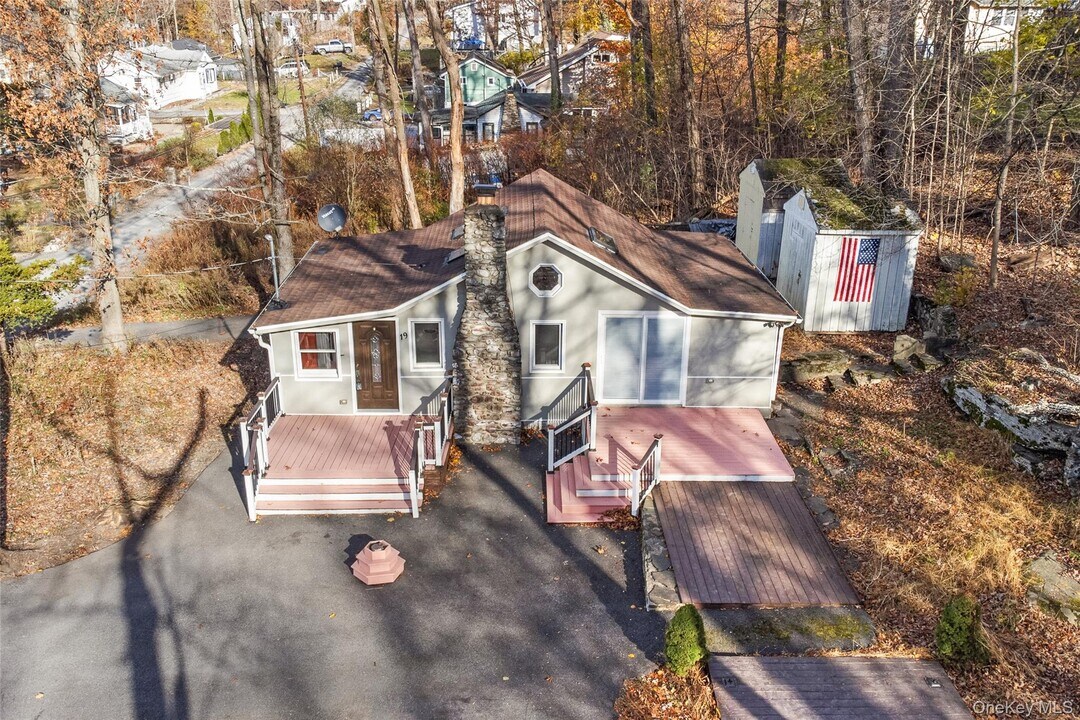 9 Sylvan Trail in Monroe, NY - Building Photo