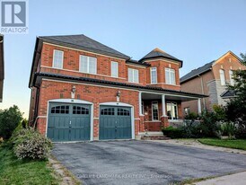 75 Pointon St in Aurora, ON - Building Photo