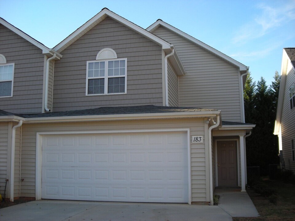 183 Clusters Cir in Mooresville, NC - Building Photo